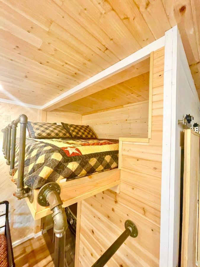 New Tiny Cabin Hot Tub Firepit Fenced Yard Sevierville Kültér fotó